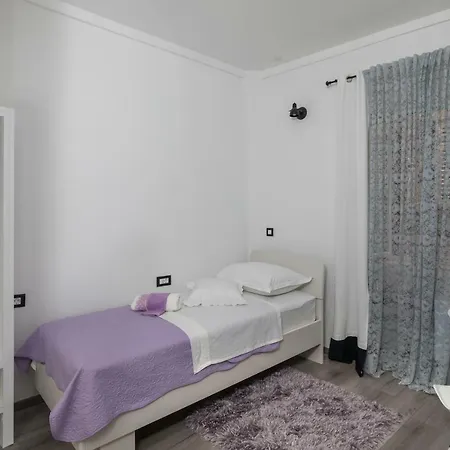 Tomasi One Guest house